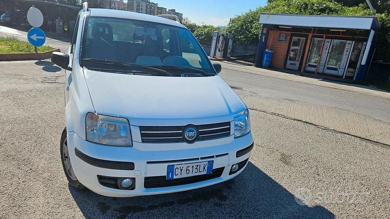 Bianco Usata 2005 Fiat Panda Dynamic Utilitaria | 3900 € - Immagine 1/4