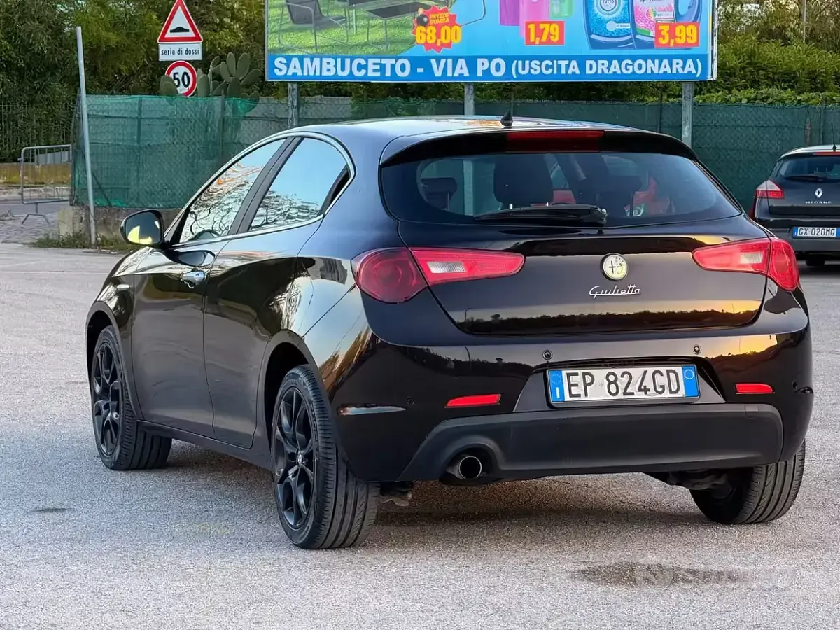 Usata Alfa Romeo Giulietta 105 CV (77 kW) 2012 Nero Utilitaria