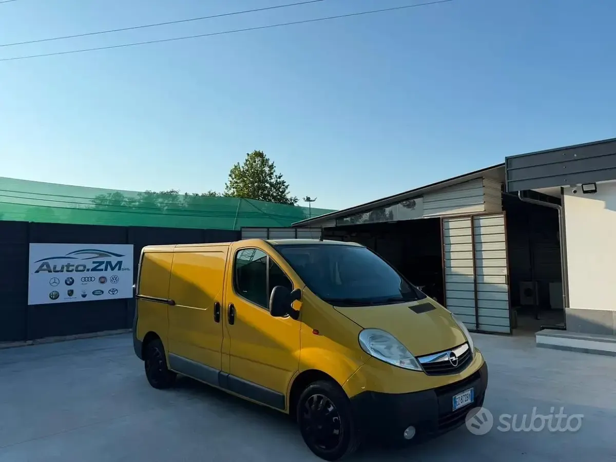 Usata Opel Vivaro 116 CV (85 kW) 2015 Giallo Monovolume
