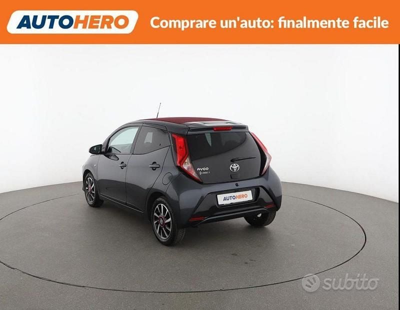Usata Toyota Aygo X-wave 72 CV (52 kW) 2020 Grigio Utilitaria