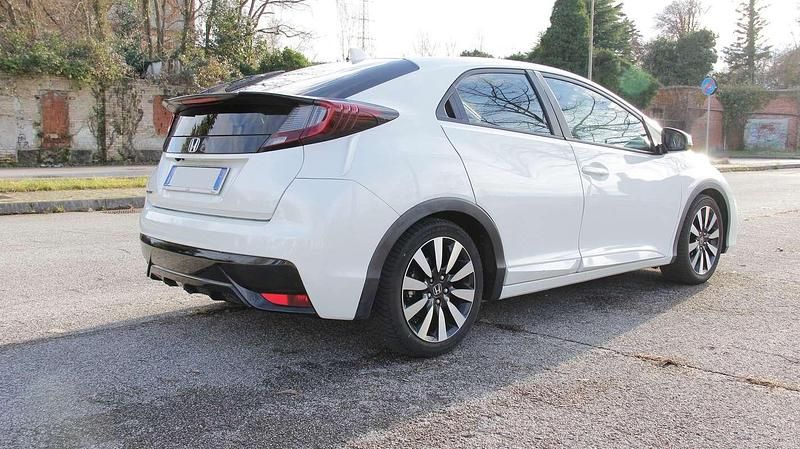 Usata Honda Civic Elegance 99 CV (72 kW) 2017 Berlina
