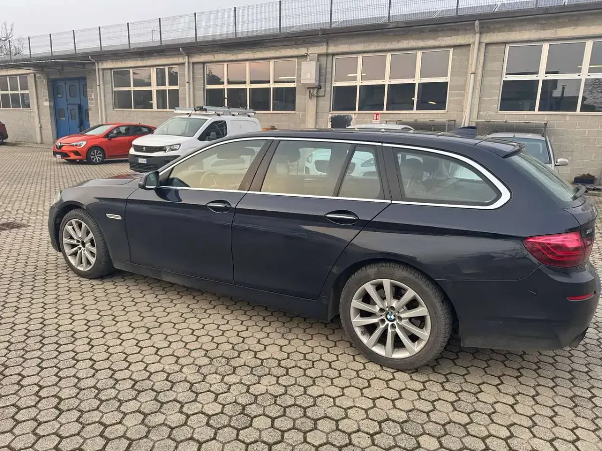 Usata BMW 520 Luxury Line 190 CV (139 kW) 2015 Nero Station wagon