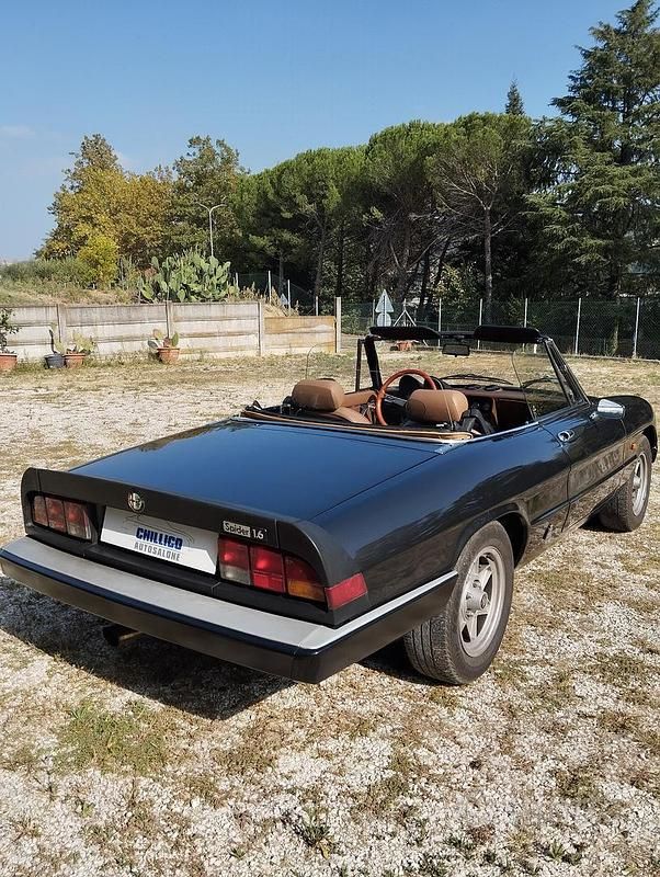 Usata Alfa Romeo Spider 104 CV (76 kW) 1984 Nero Cabrio