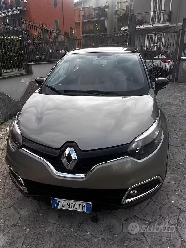 Usado Renault Captur 90 CV (66 kW) 2016 Gris SUV