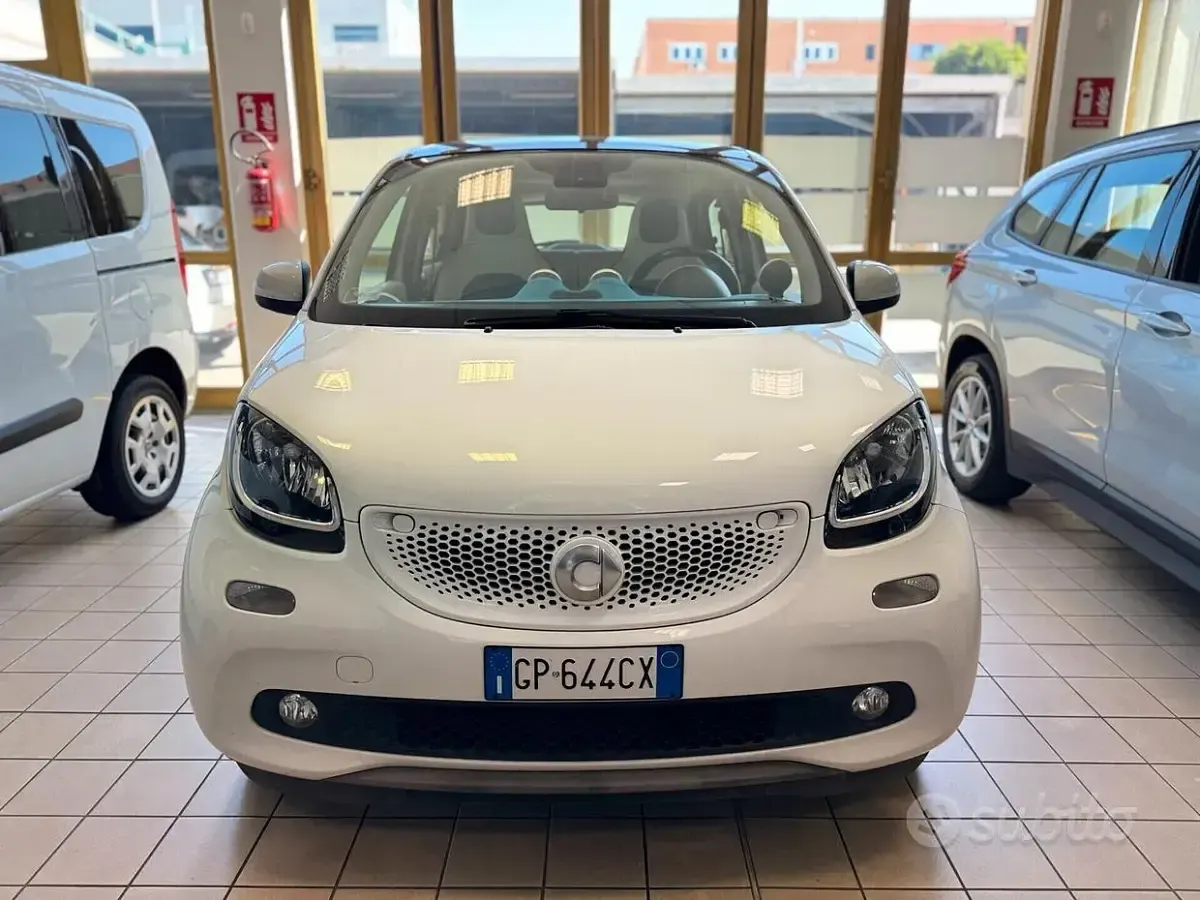 Usata Smart ForFour Proxy 71 CV (52 kW) 2015 Bianco Utilitaria