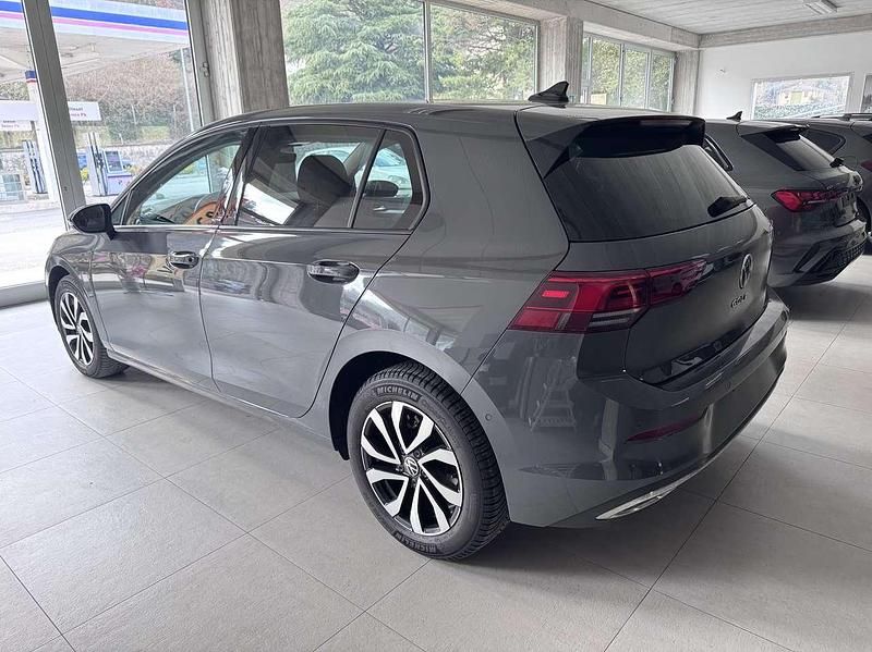 Usata VW Golf VIII Active 116 CV (85 kW) 2022 Grigio Berlina