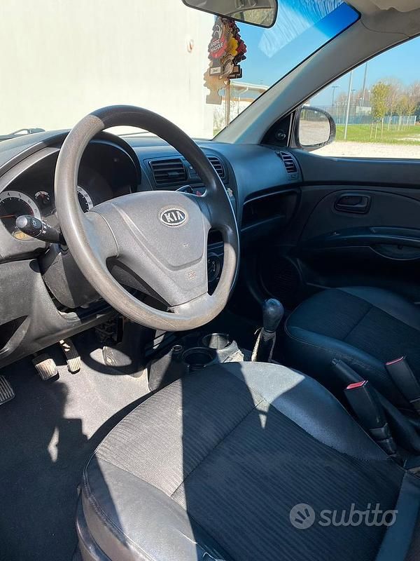 Usata Kia Picanto LX 60 CV (44 kW) 2008 Rosso Utilitaria