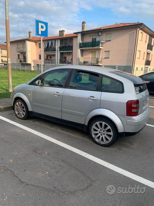 Usata Audi A2 75 CV (55 kW) 2003 Grigio Utilitaria