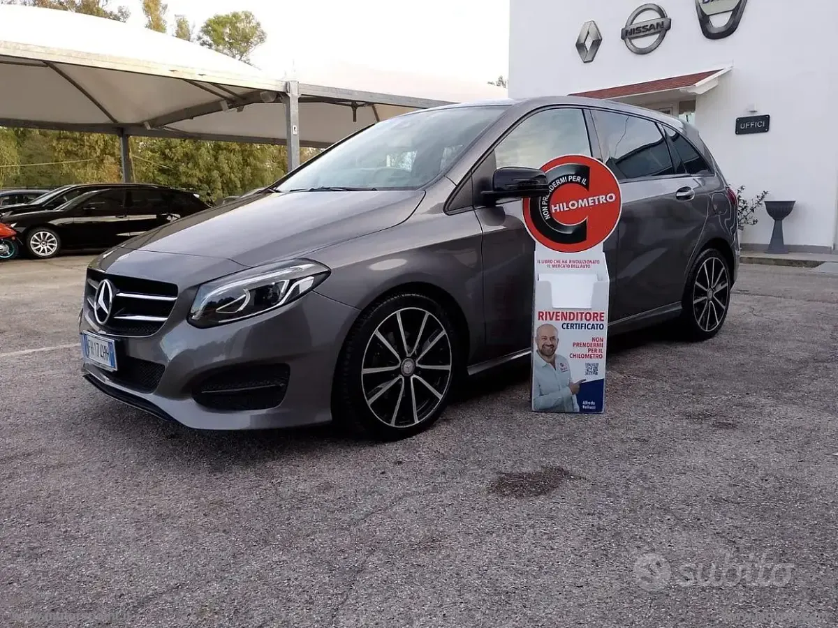 Usata Mercedes B200 Premium 136 CV (100 kW) 2017 Grigio Utilitaria