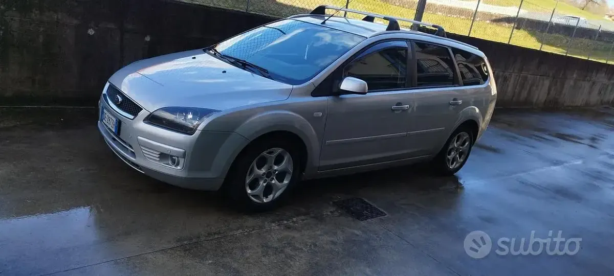 Usata Ford Focus 90 CV (66 kW) 2007 Grigio Station wagon