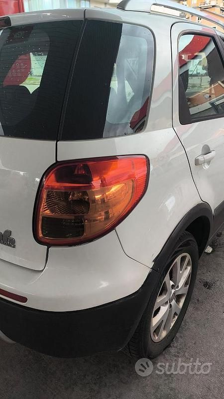 Usata Fiat Sedici 120 CV (88 kW) 2011 Bianco SUV