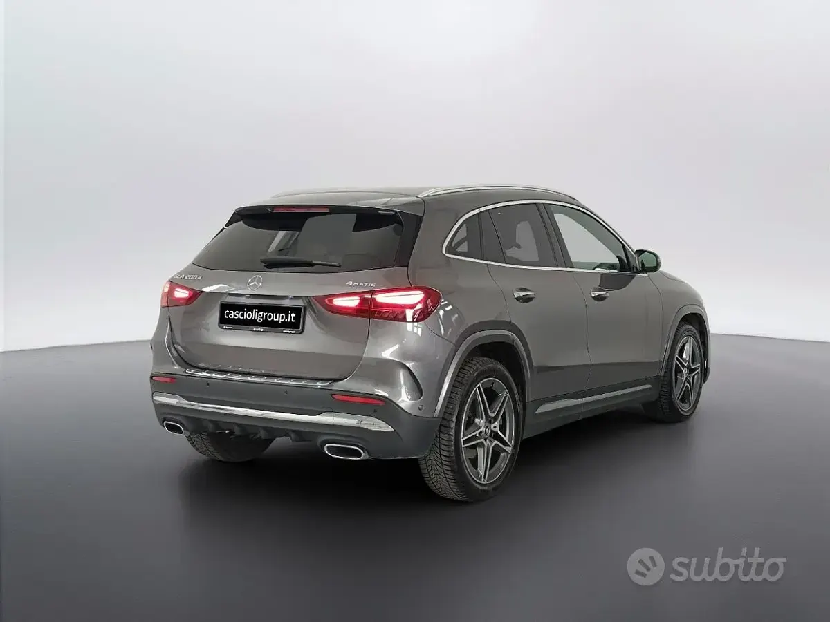 Usata Mercedes GLA200 AMG Line Premium 150 CV (110 kW) 2023 Grigio montagna SUV