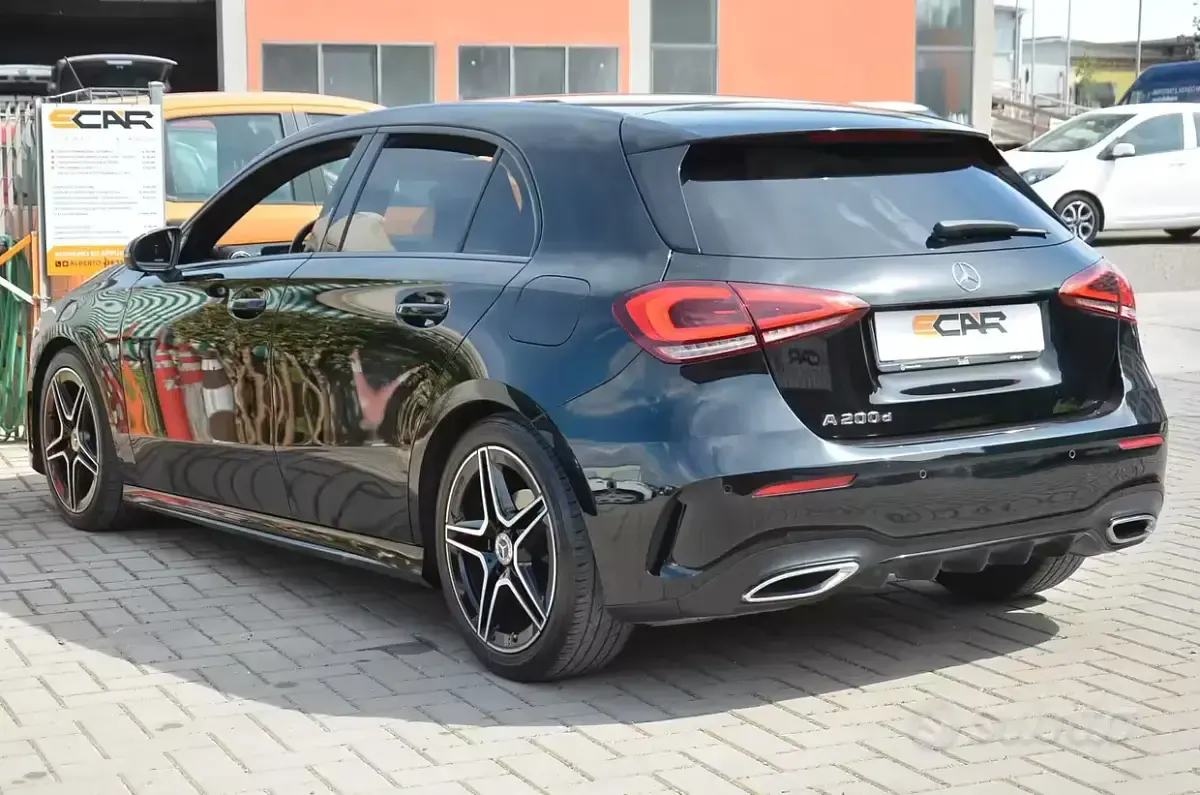 Käytetty Mercedes A200 AMG Line Premium 150 HP (110 kW) 2022 Musta Sedan