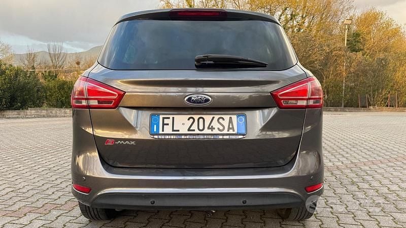 Begagnad Ford B-MAX Titanium 90 HK (66 kW) 2017 Grå Minibuss