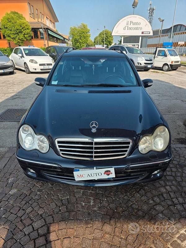Usata Mercedes C220 Avantgarde 150 CV (110 kW) 2004 Blu Berlina