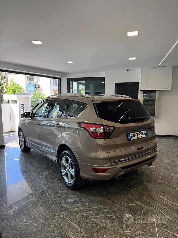 Usata Ford Kuga S 180 CV (132 kW) 2018 Giallo SUV