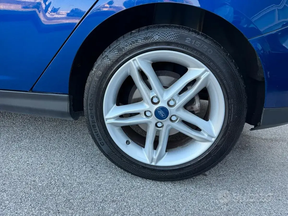 Usata Ford Focus 100 CV (73 kW) 2016 Bluazzurro Berlina