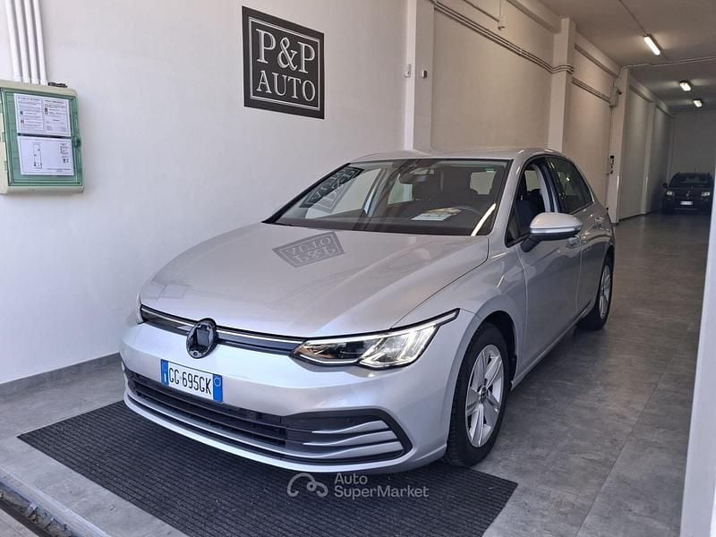 Grigio Usata 2021 VW Golf Style Tre volumi | 18.500 € (Buon prezzo) - Immagine 1/4