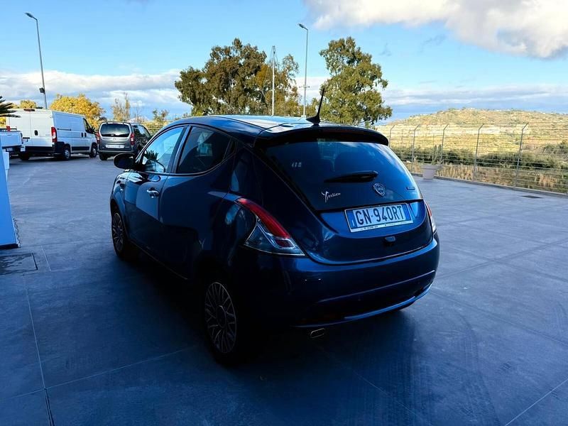 Usata Lancia Ypsilon Gold 69 CV (50 kW) 2023 Blu Utilitaria