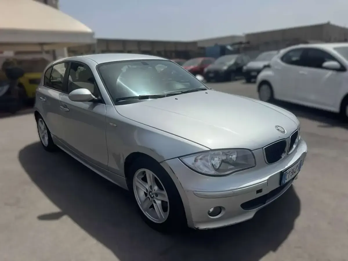 Usata BMW 118 122 CV (89 kW) 2005 Grigio Utilitaria