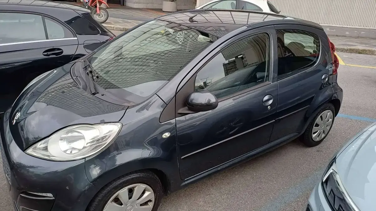 Usata Peugeot 107 Active 68 CV (50 kW) 2012 Nero Utilitaria