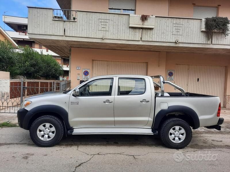 Usata Toyota HiLux 143 CV (105 kW) 2008 Grigio Pick-up