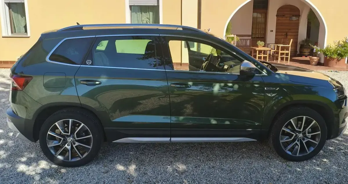 Usata Skoda Karoq Scout 4x4 150 CV (110 kW) 2019 Verde SUV
