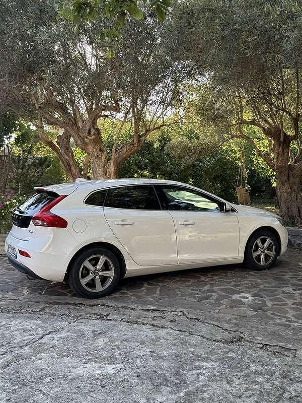 Usata Volvo V40 Momentum 150 CV (110 kW) 2012 Berlina