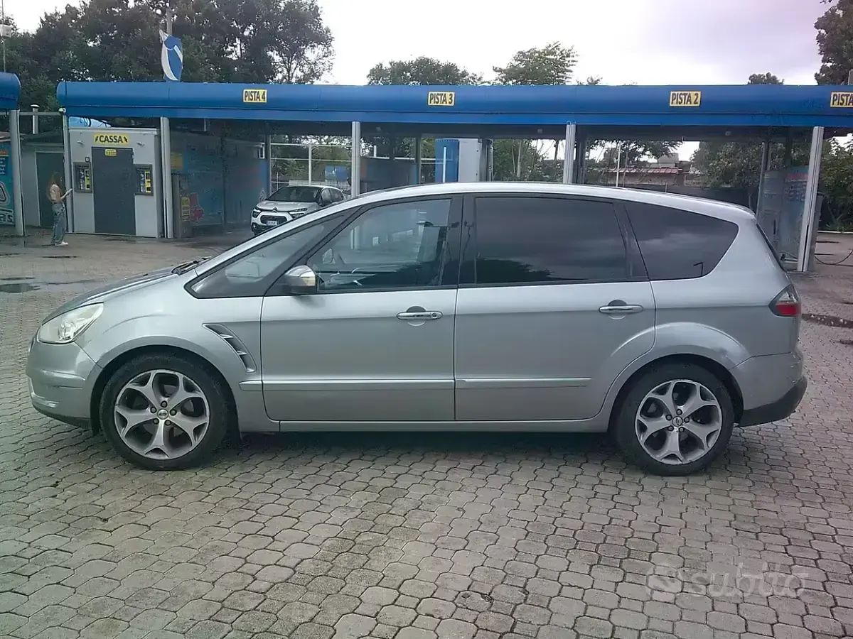 Usata Ford S-MAX Titanium 140 CV (102 kW) 2009 Grigio Monovolume