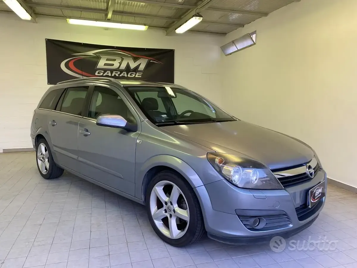Usata Opel Astra Cosmo 105 CV (77 kW) 2007 Grigio Station wagon