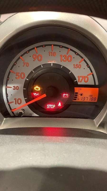 Usata Peugeot 107 Access 68 CV (50 kW) 2012 Rosso Utilitaria