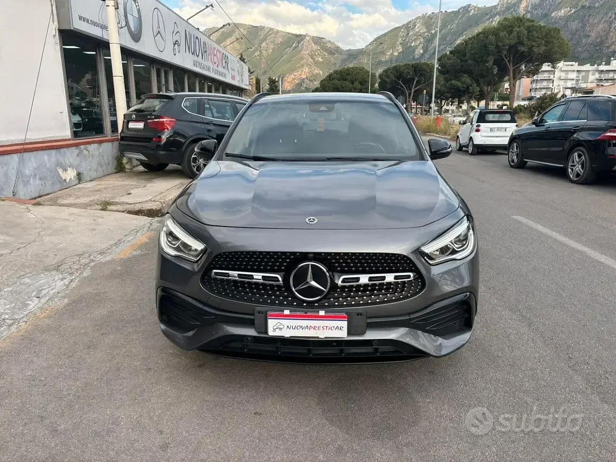 Usata Mercedes GLA200 Premium 150 CV (110 kW) 2023 Grigio SUV