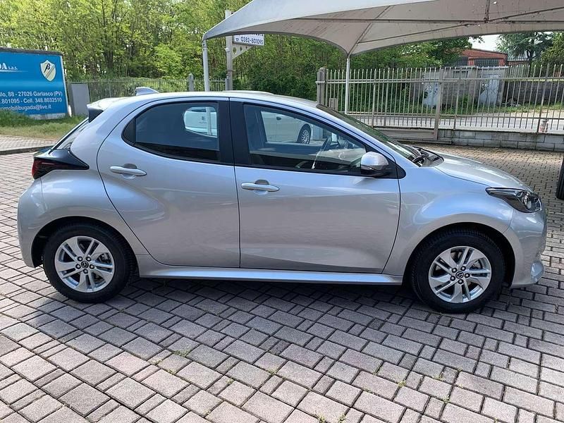 Usata Mazda 2 Comfort 92 CV (67 kW) 2022 Argento Utilitaria