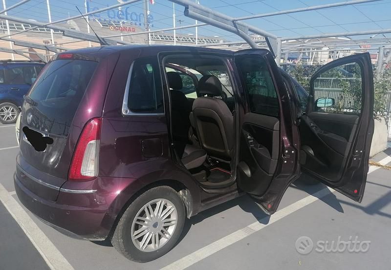 Usata Lancia Musa 77 CV (56 kW) 2009 Rosso Monovolume