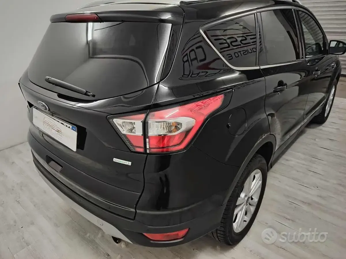 Usata Ford Kuga Titanium 120 CV (88 kW) 2017 Nero SUV