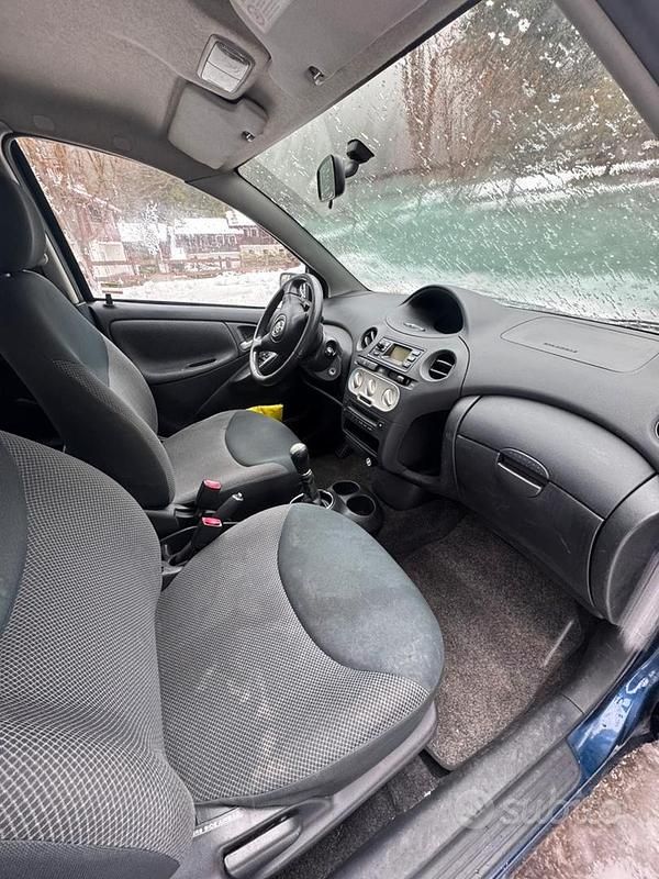Usata Toyota Yaris 2005 Blu Berlina