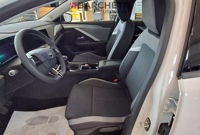 Usata Opel Astra Edition 110 CV (80 kW) 2023 Bianco Utilitaria