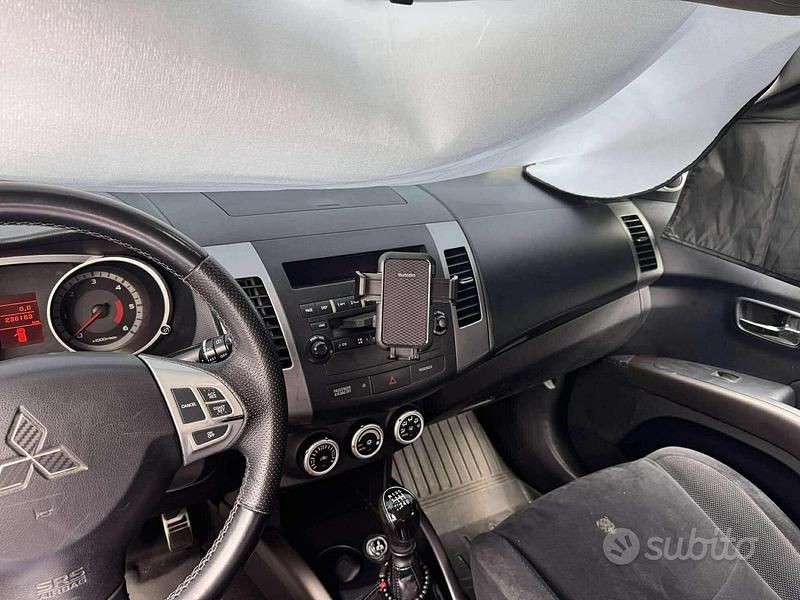 Usata Mitsubishi Outlander Instyle 140 CV (102 kW) 2007 Grigio SUV
