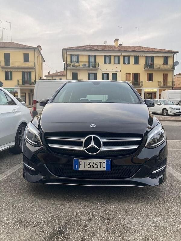 Usata 2019 Mercedes B180 Executive Monovolume | 18.900 € (Buon prezzo) - Immagine 1/4
