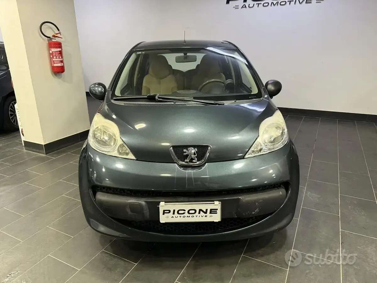 Usata Peugeot 107 68 CV (50 kW) 2007 Grigio Utilitaria
