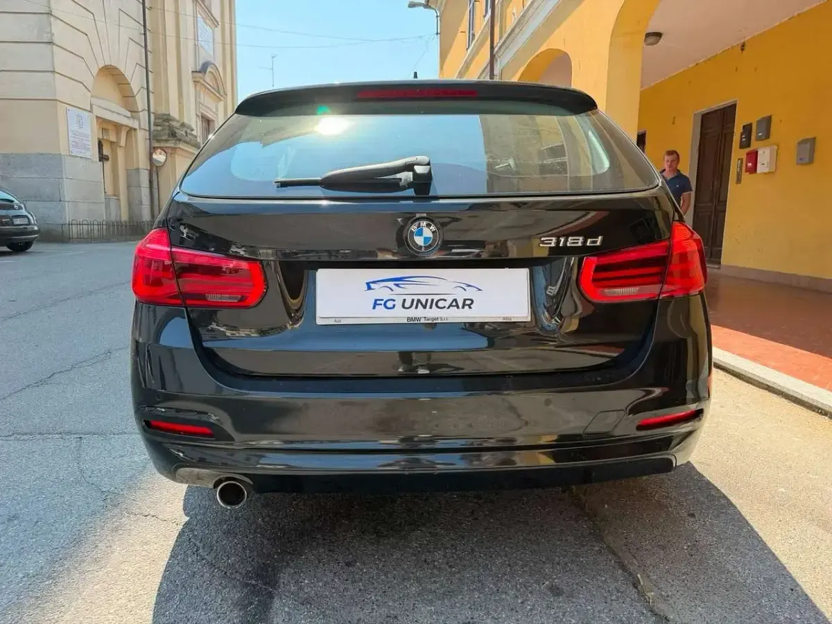 Usata BMW 318 150 CV (110 kW) 2018 Nero Station wagon