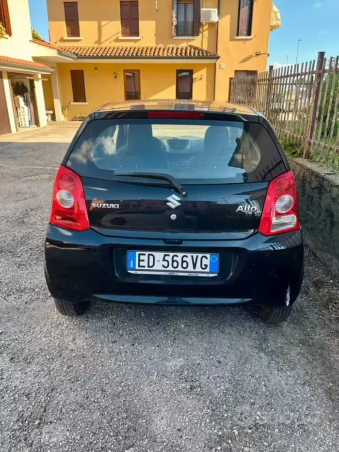 Usata Suzuki Alto 68 CV (50 kW) 2011 Nero Utilitaria