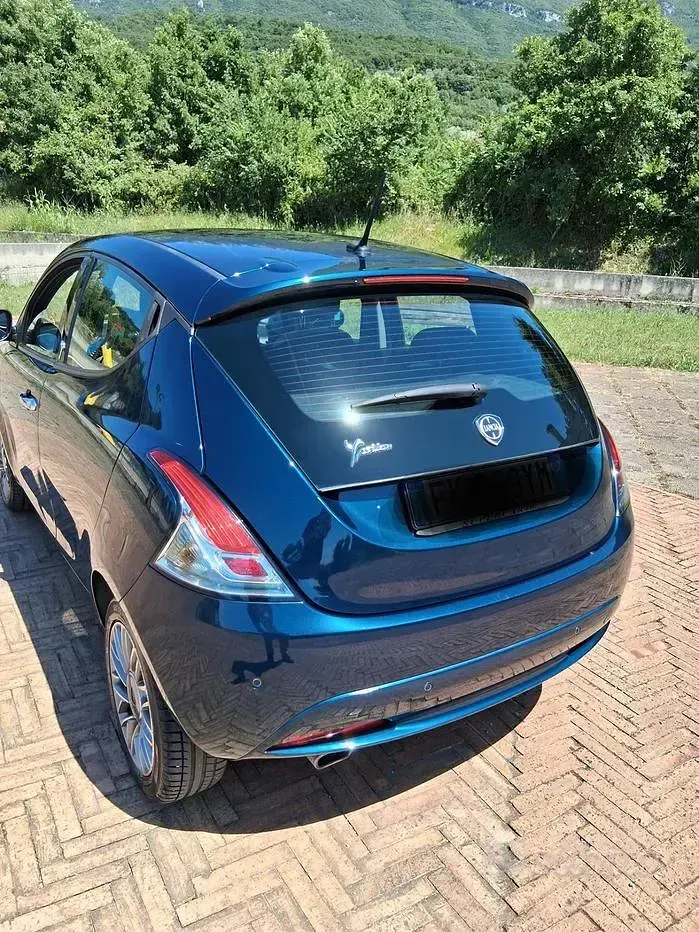 Usata Lancia Ypsilon Gold 95 CV (69 kW) 2018 Nero Utilitaria