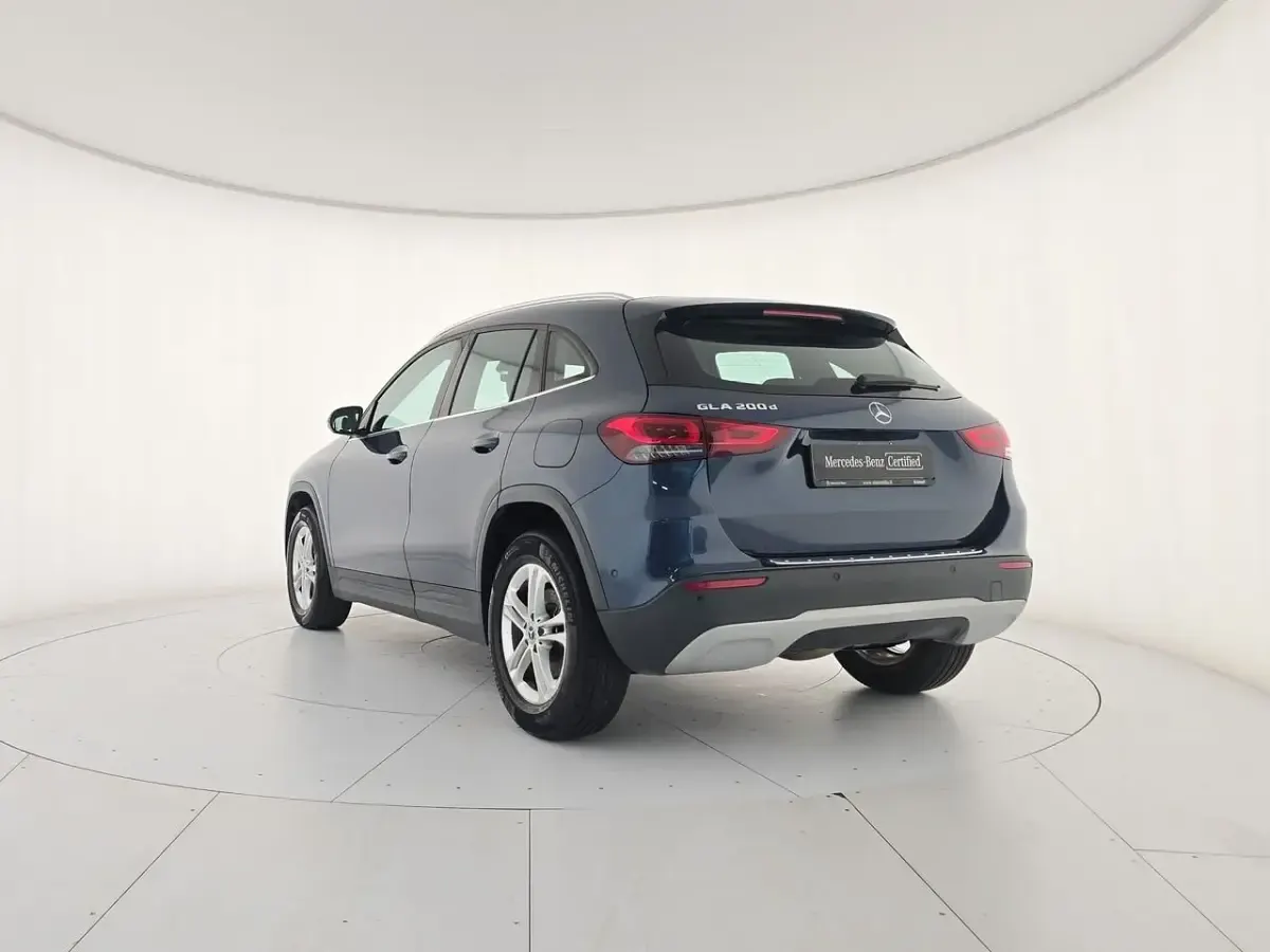 Usata Mercedes GLA200 150 CV (110 kW) 2023 Blu/azzurro SUV