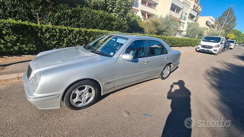 Usata Mercedes E200 Avantgarde 186 CV (136 kW) 1999 Grigio Berlina