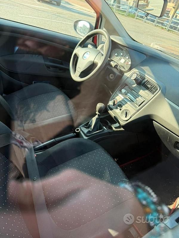 Usata Fiat Grande Punto 65 CV (47 kW) 2007 Rosso Utilitaria