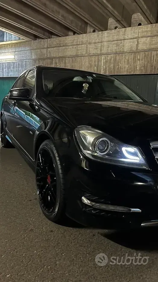 Usata Mercedes C220 Avantgarde 170 CV (125 kW) 2011 Nero Berlina
