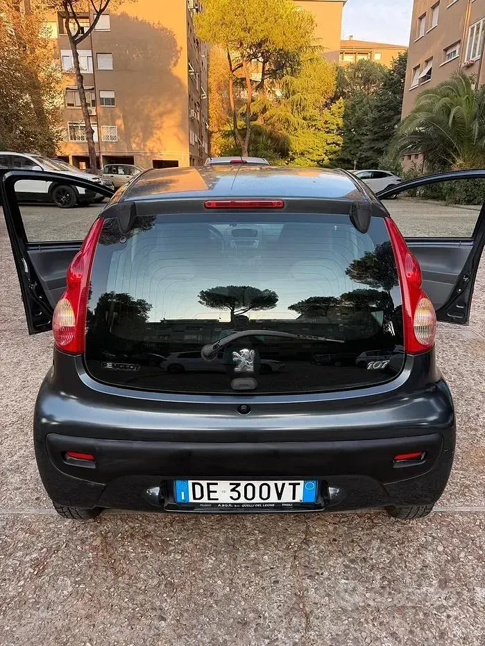 Usata Peugeot 107 68 CV (50 kW) 2006 Grigio Utilitaria