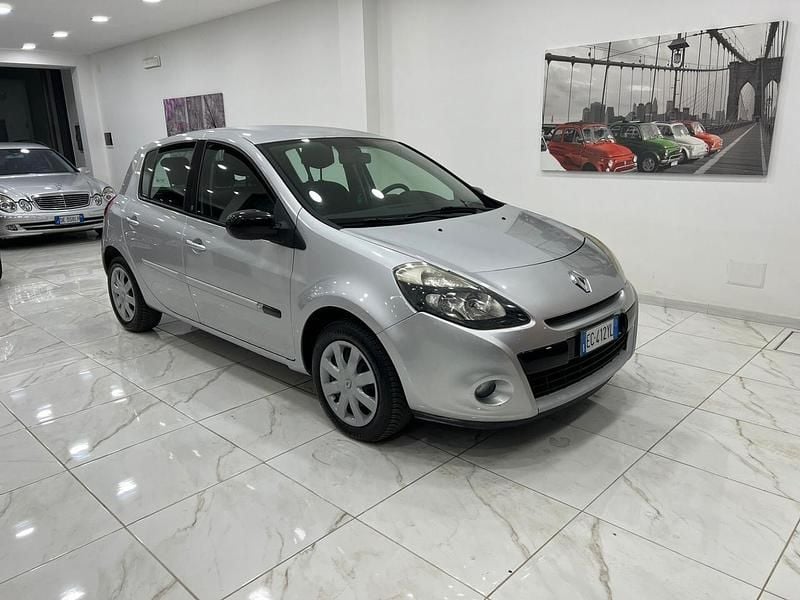 Usata Renault Clio II 65 CV (47 kW) 2011 Argento Berlina