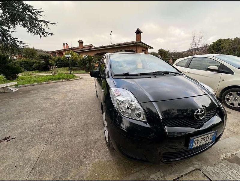 Usata Toyota Yaris Sol 101 CV (74 kW) 2009 Nero Utilitaria